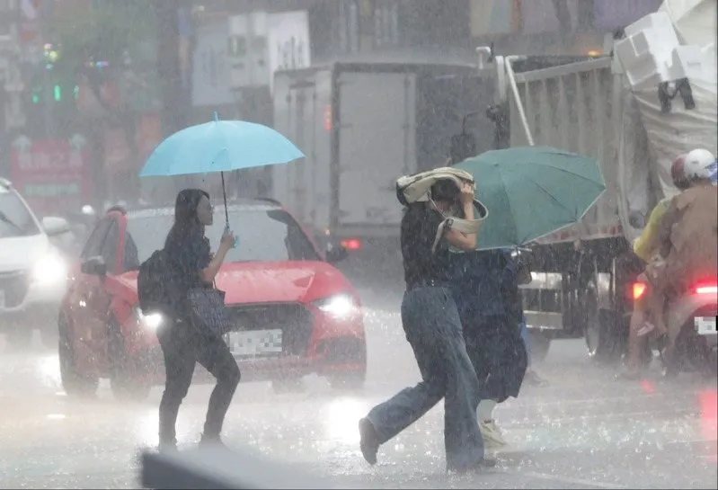 致災暴雨強襲台南！氣象署警告「今天務必避免外出」，揭豪雨成因與後續影響