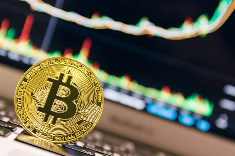 Bitcoin Price Insanity: Today's Price vs. Tomorrow's Wild Predictions