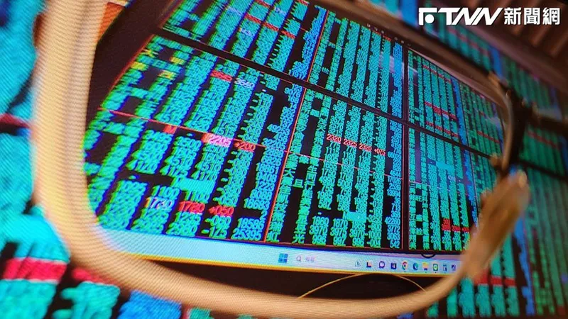 台股大跌 台積電慘崩與電子權值股全黑,728點重挫險排史上第10慘