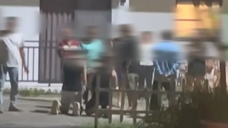 小琉球旅遊爆行車糾紛 在地大叔團撂人持刀逼下跪